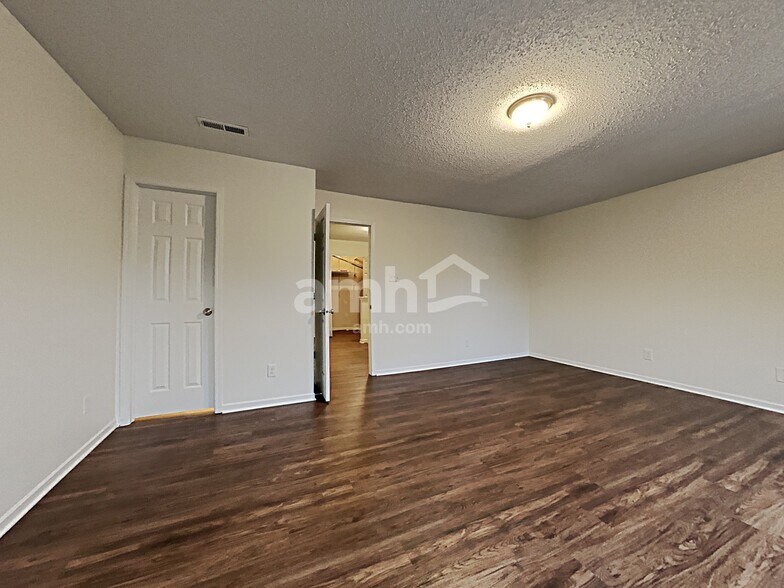 Building Photo - 3122 Earlswood Ln