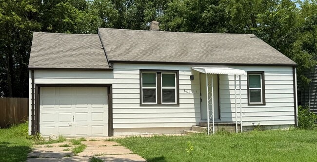 Primary Photo - 5406 E Pine St