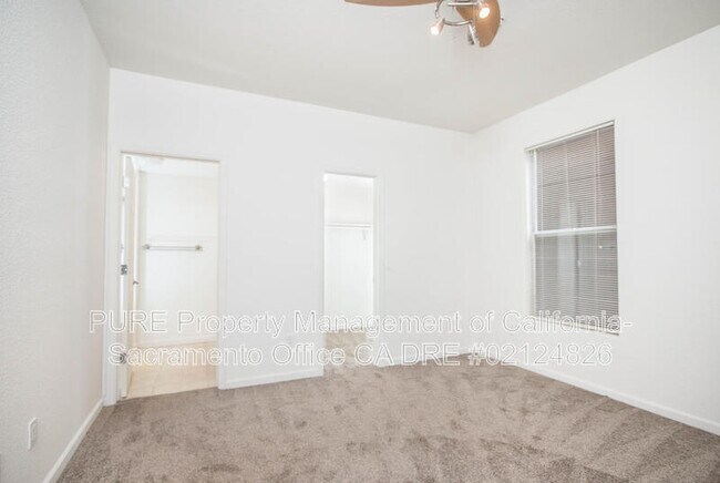 Building Photo - 10001 Woodcreek Oaks Blvd