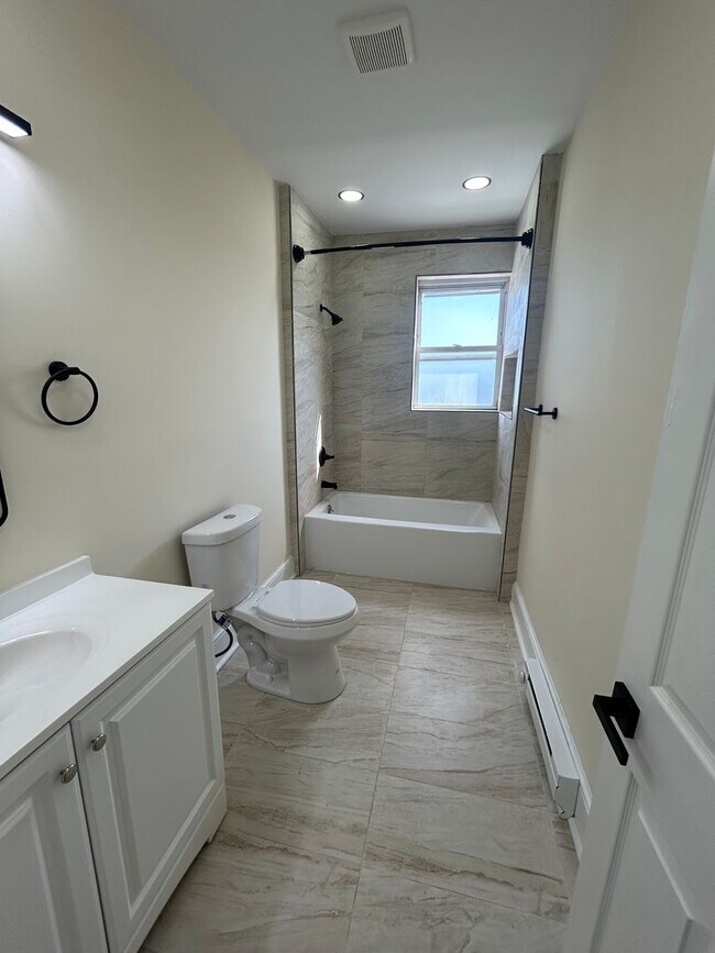 Building Photo - 423 Righter St