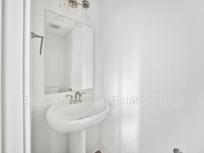 Building Photo - 11089 Gopher Dr N