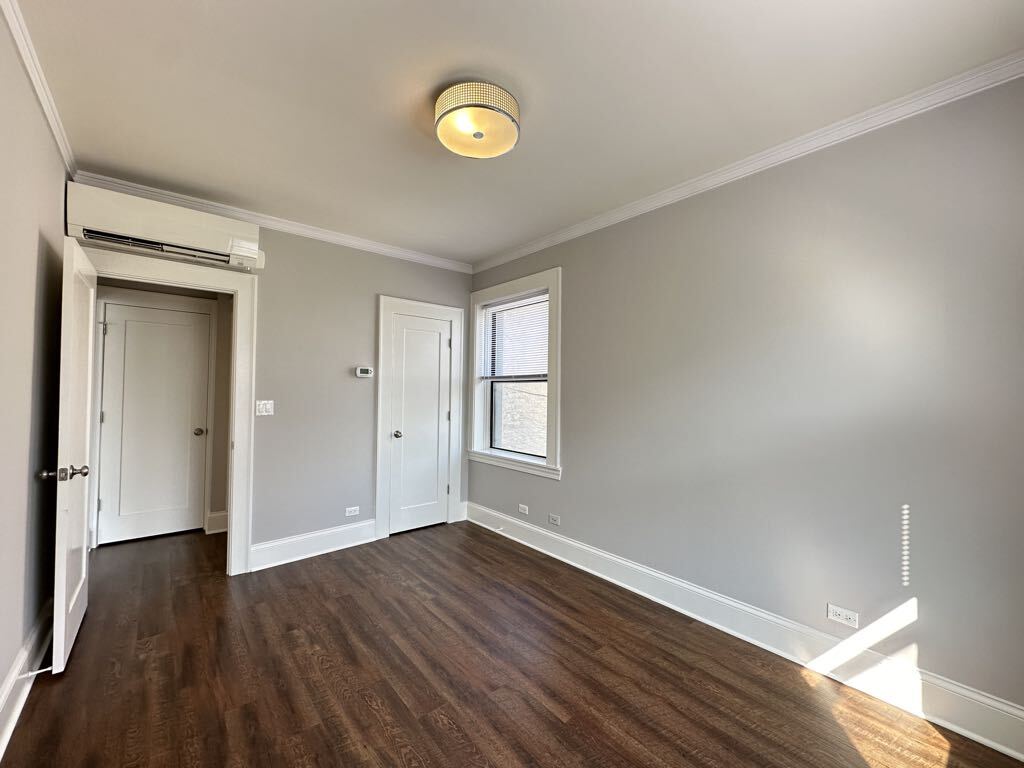 Building Photo - 817 W Lakeside Pl