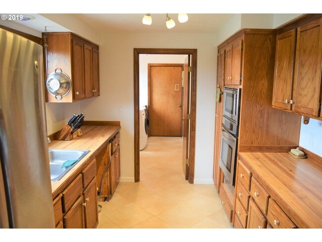 Building Photo - 94217 Terrace Garden Way