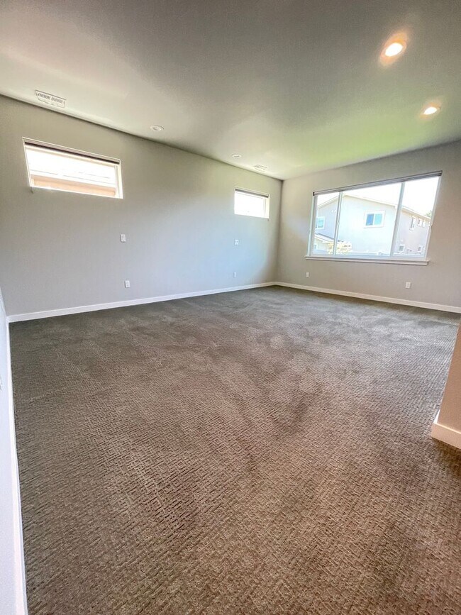 Building Photo - Flexible Living in North Ellensburg