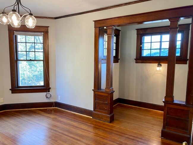 Building Photo - 1003 Maple Ave