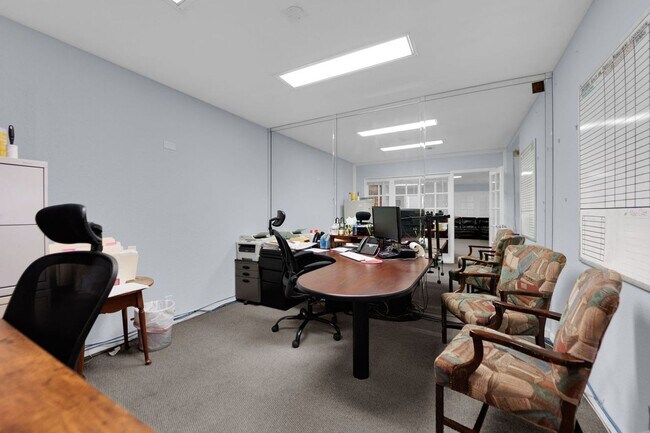 Building Photo - 1404 S Maryland Pkwy