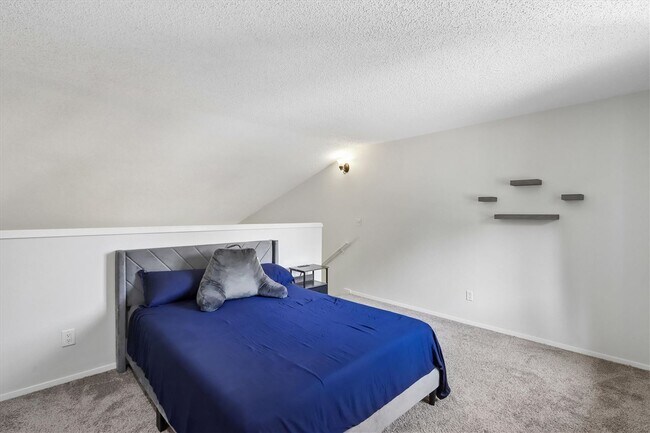 Building Photo - 341 Samoa Dr