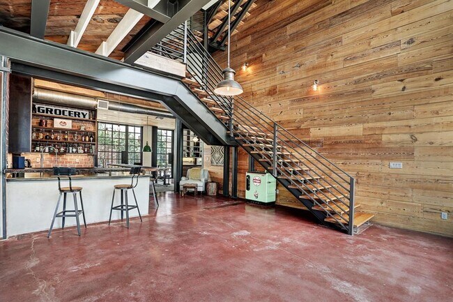 Building Photo - 808 Coronado St