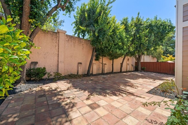 Building Photo - 3916 Promenade Way