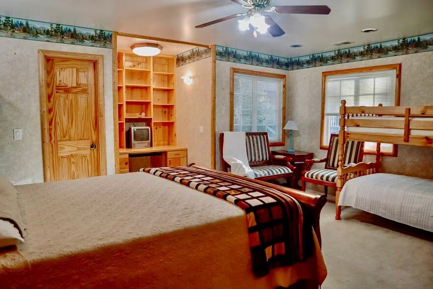 Building Photo - 336 W Sherwood