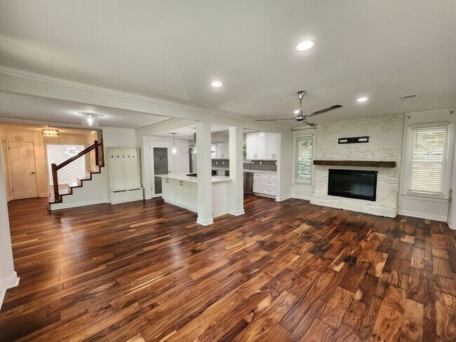 Building Photo - 7055 Riverside Dr