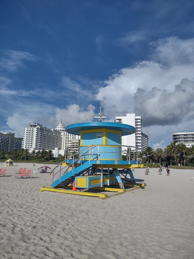 Life guard on duty - 100 Lincoln Rd