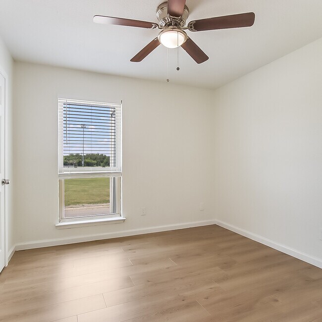 Building Photo - 408 Noble Ave