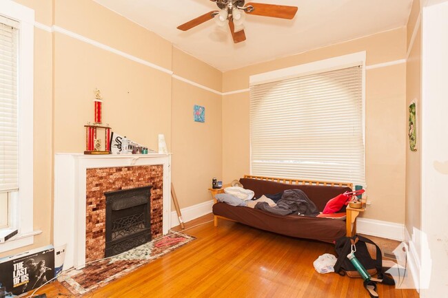 Primary Photo - 3 bedroom in Chicago IL 60640