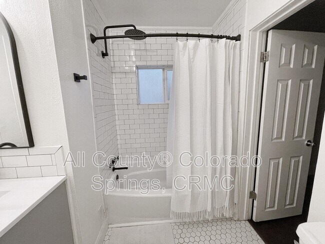 Building Photo - 2003 N El Paso St