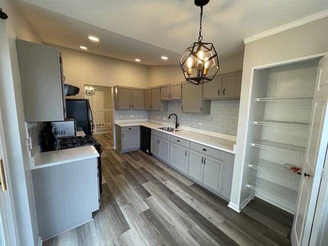 Building Photo - 1308 N Streamwood Ln