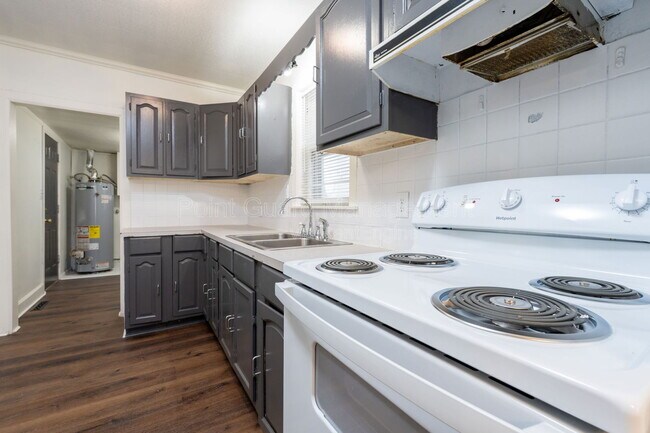 Building Photo - 102 W Zimmerly St