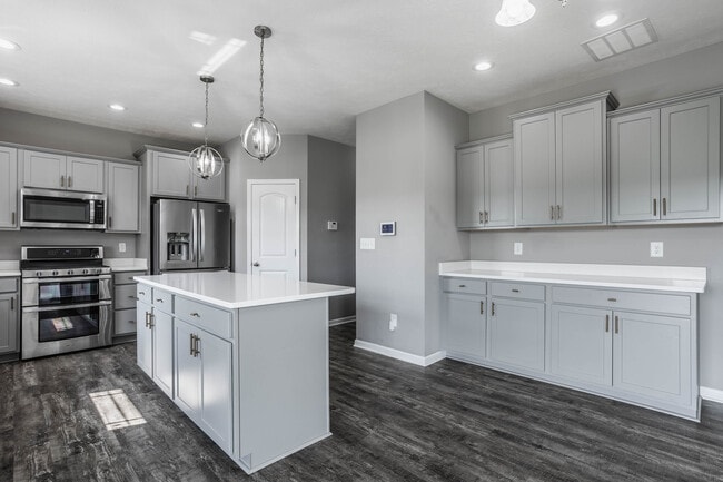 Building Photo - 3317 S Ansley Dr