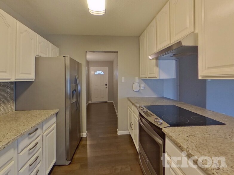 Building Photo - 6026 Lakecrest Dr