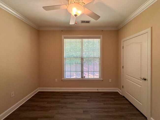 Building Photo - Beautiful 3 Bed 2 Bath Condo with Communit...