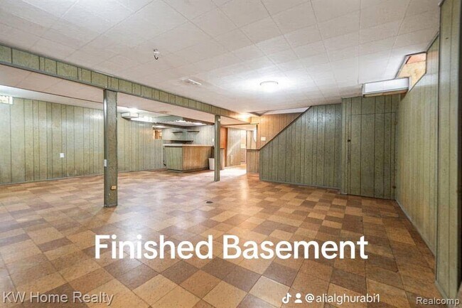 Building Photo - 8160 Woodbine St