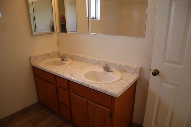 Building Photo - Hear The Songbirds Sing!