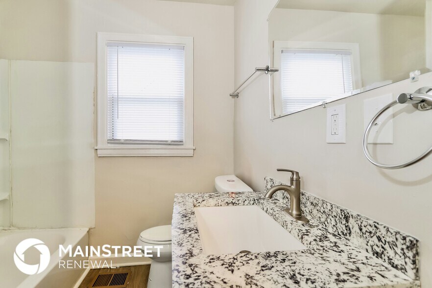 Building Photo - 4226 Grand Ave