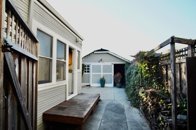 Building Photo - 1479 Sierra Ave