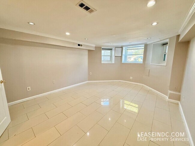 Building Photo - 1207 6th St NE