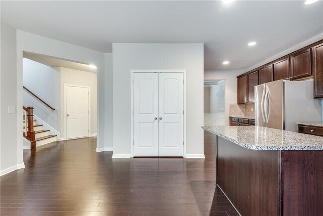 Building Photo - 933 Whitfield Oak Way NE