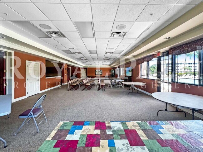 Building Photo - Estero 2BR Condo – $500 Off When You Wrap Up a New Lease This December (Go Ahead, Take It to the ...