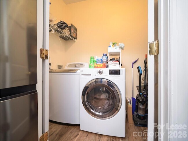 Building Photo - 5609 Fairview Rd