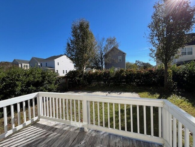 Building Photo - Lovely Home in the Love Grove subdivision!