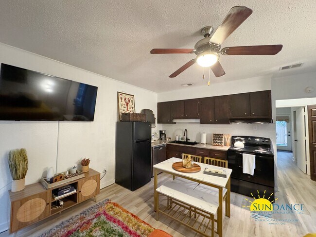 Building Photo - Charming 1-Bed, 1-Bath (Furnished Optional...