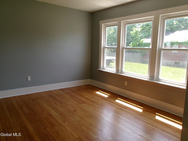 Building Photo - 1338 Parkwood Blvd