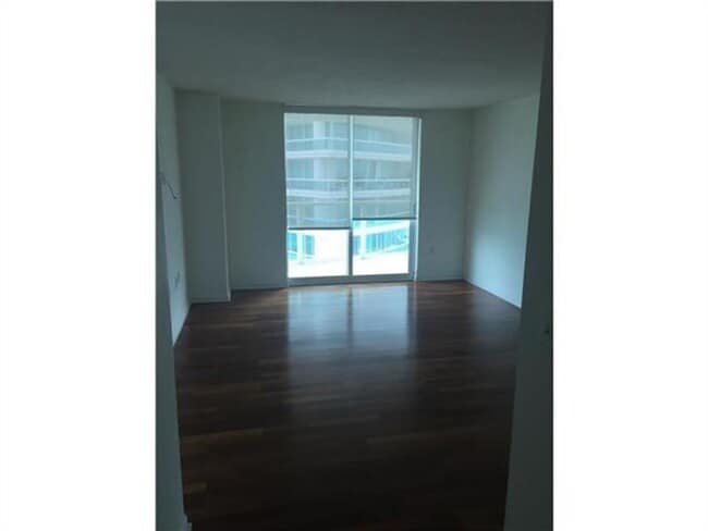 Building Photo - 2101 Brickell Ave