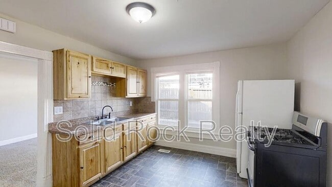 Building Photo - 219 N Institute St