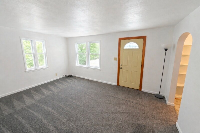 Building Photo - 162 Barney Blvd