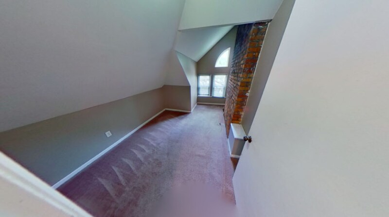 Building Photo - 305-307-307 E 19th Ave