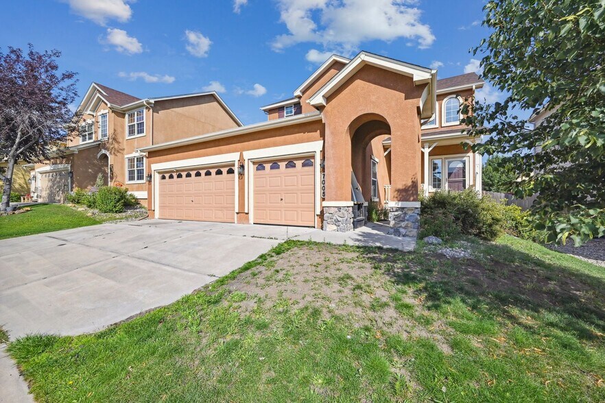 Building Photo - 7005 Wood Lily Dr