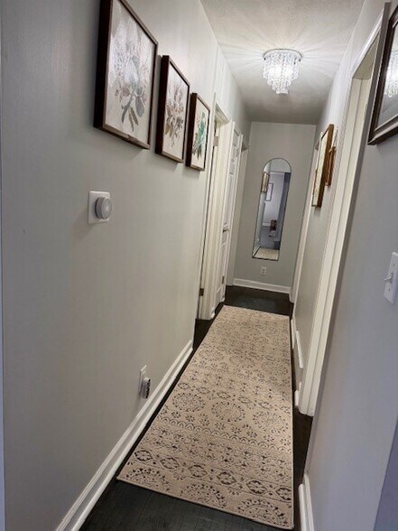 Building Photo - 6 Apple Tree Ln