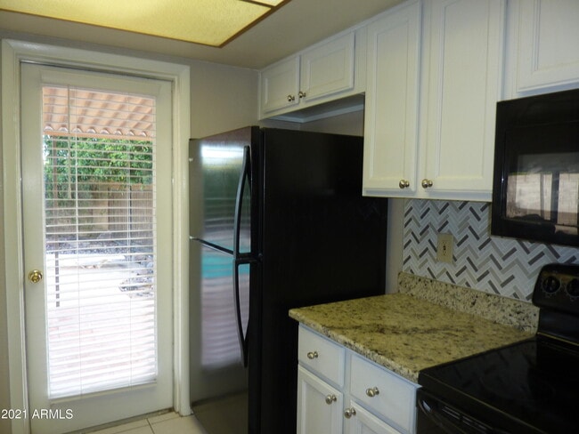 Building Photo - 607 E Diamond Dr