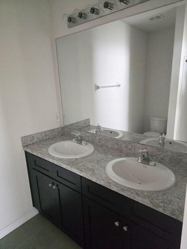 Building Photo - Gorgeous 3/2/2 in Beverly Hills!!!