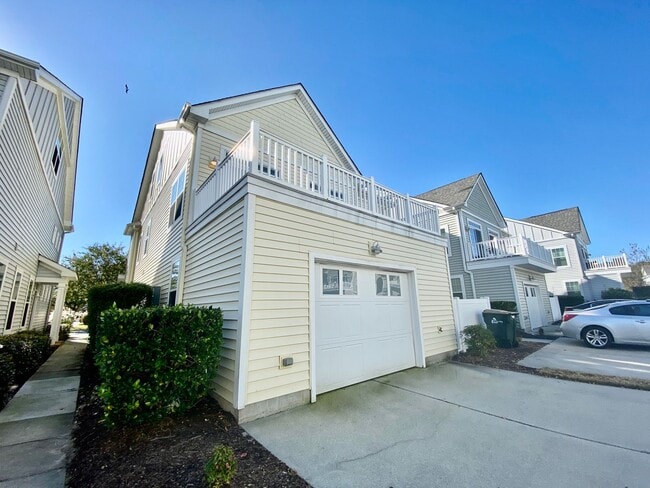 Building Photo - Spacious Condo - Waterfront Community - Av...