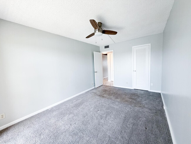 Building Photo - 3085 Cornwall E