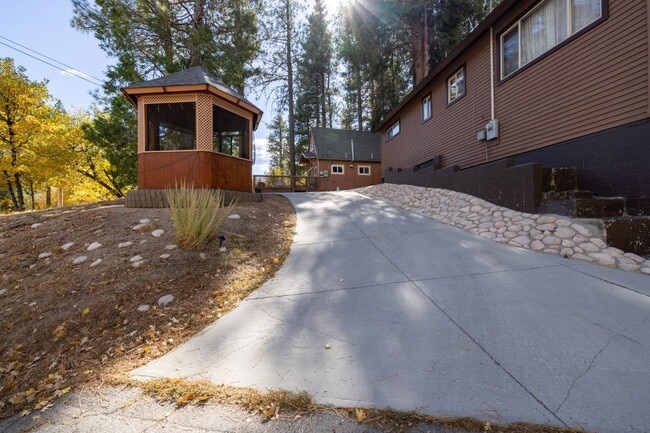 Building Photo - 2242 Deep Creek Dr