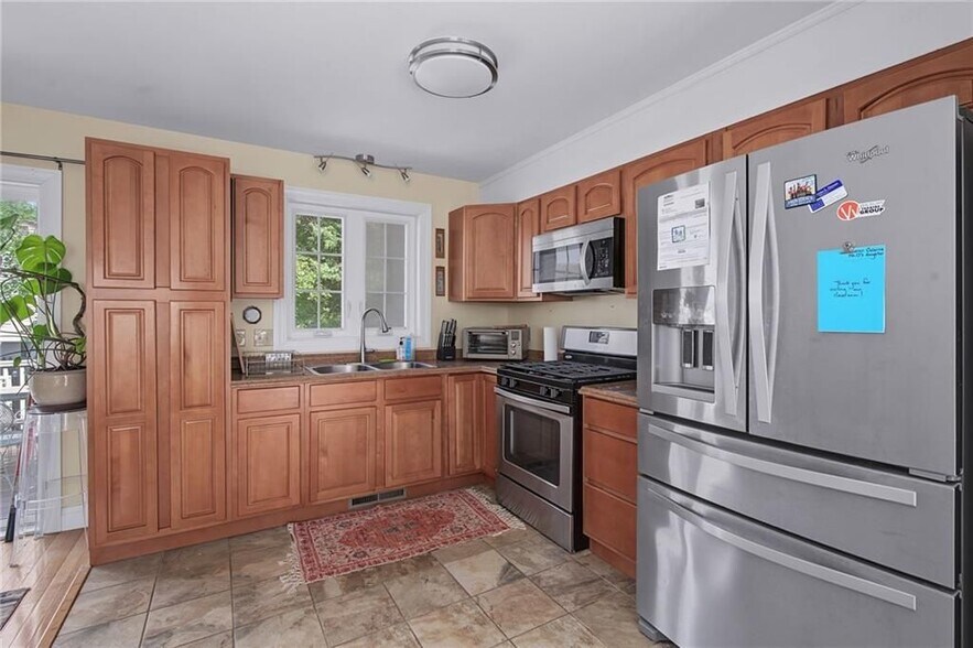 Building Photo - 45 Oakwood Ave