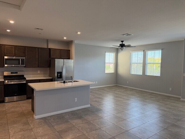 Building Photo - Must See 3 bedroom Townhome