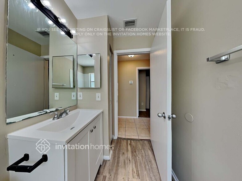 Building Photo - 8695 Indian River Run S