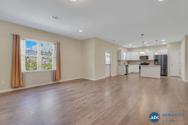 Building Photo - 4-Bedroom Home in Seagrass Station, Bluffton